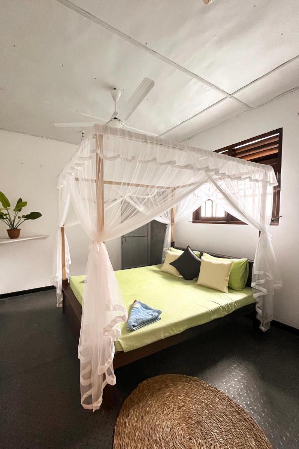 Bed and Breakfast Cosynsurf à Matara Extérieur photo