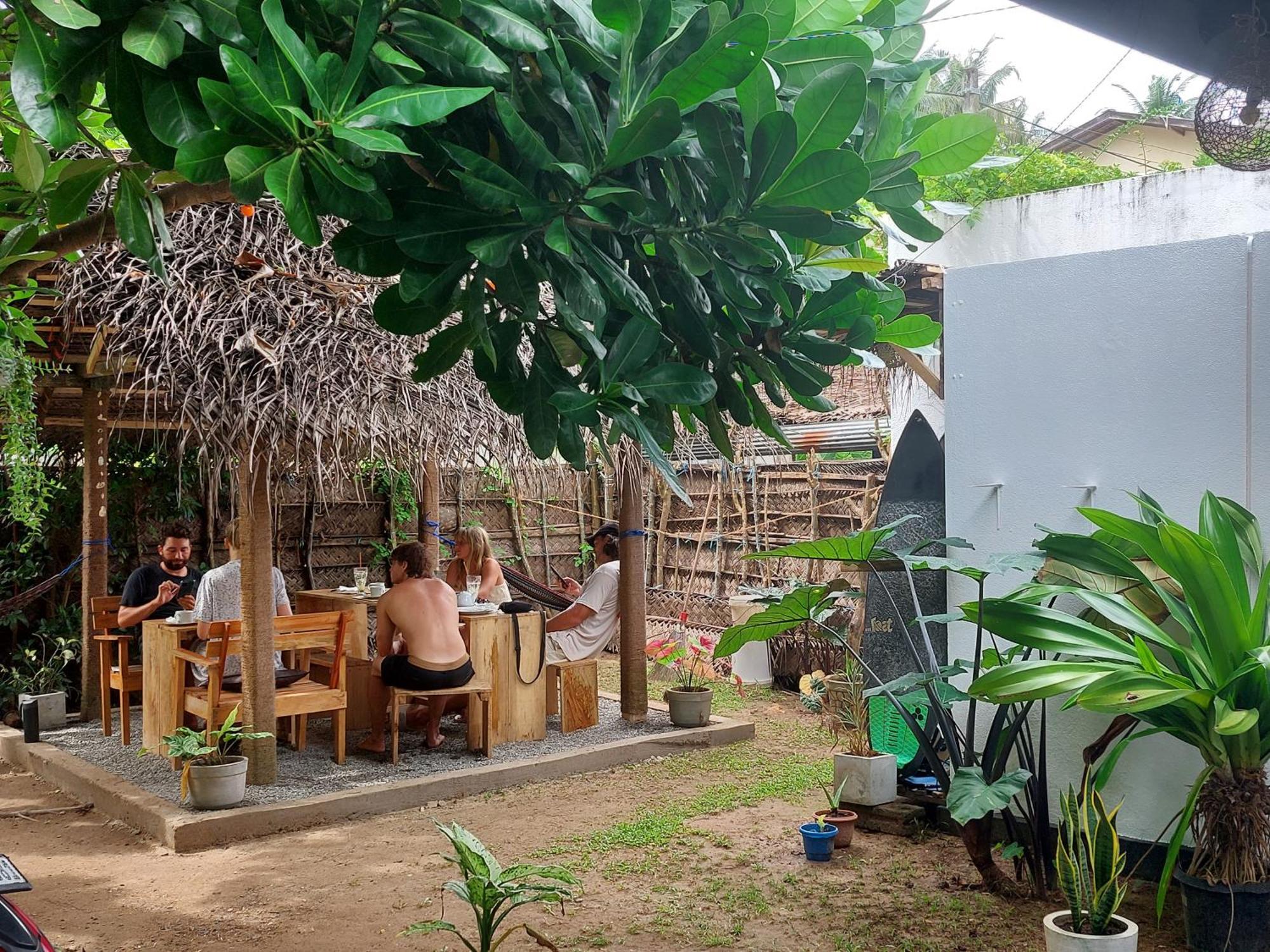 Bed and Breakfast Cosynsurf à Matara Extérieur photo