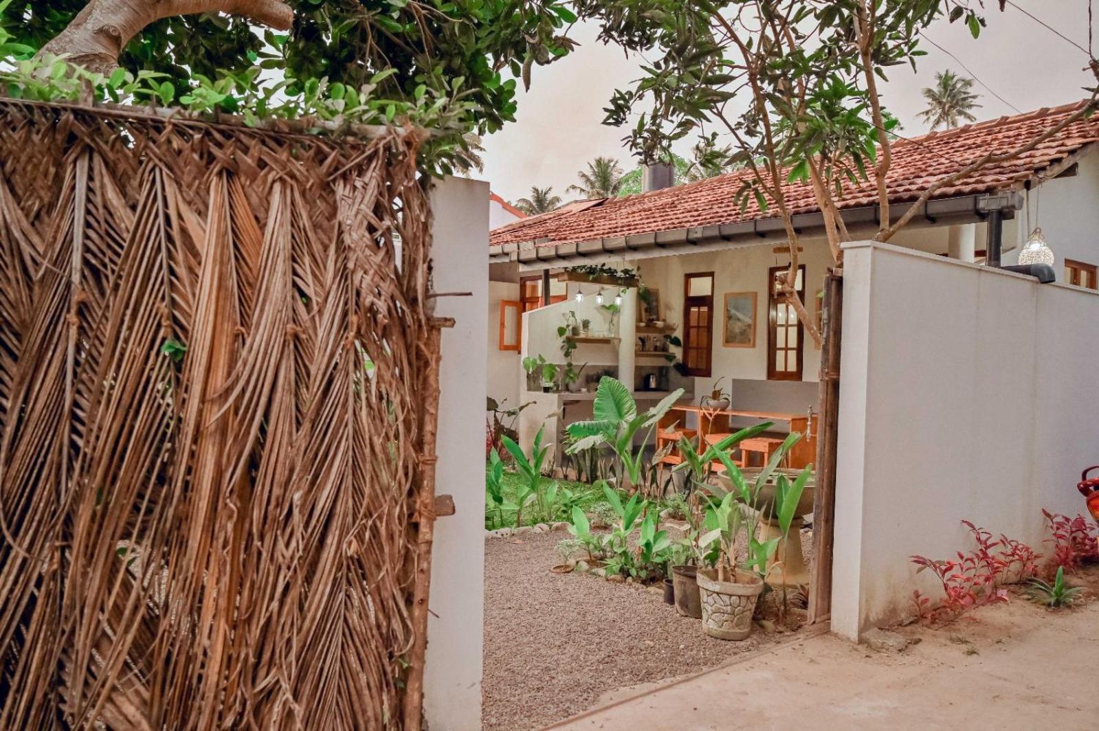 Bed and Breakfast Cosynsurf à Matara Extérieur photo