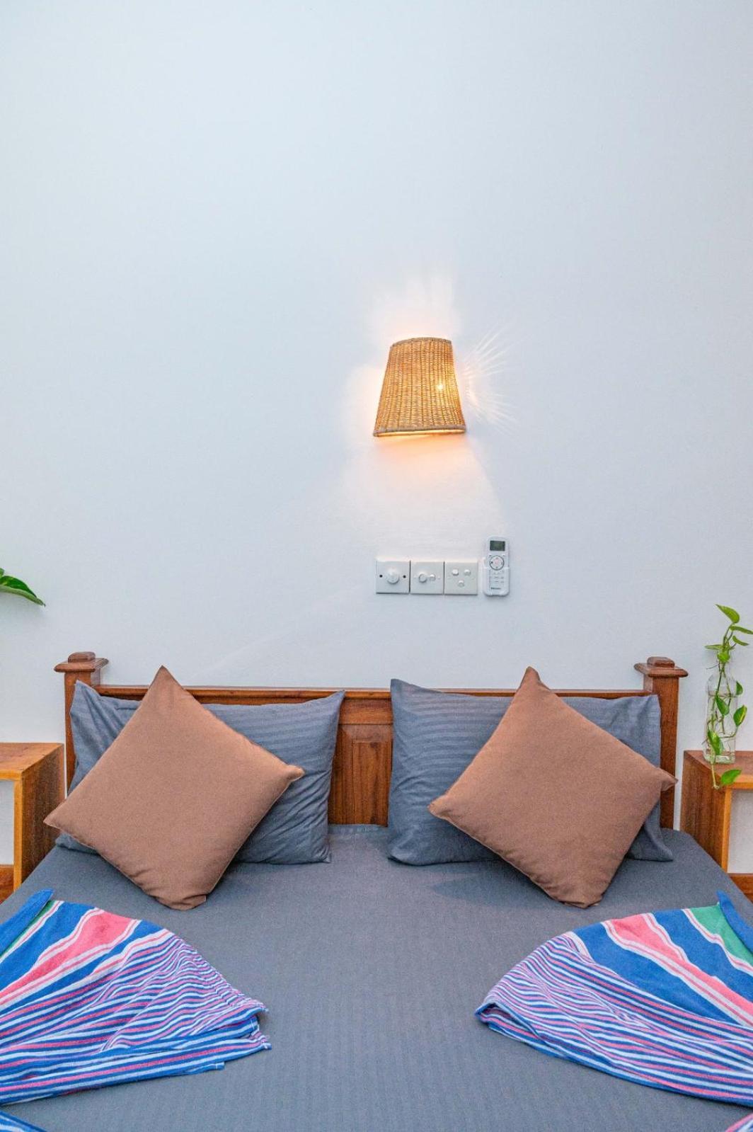 Bed and Breakfast Cosynsurf à Matara Extérieur photo