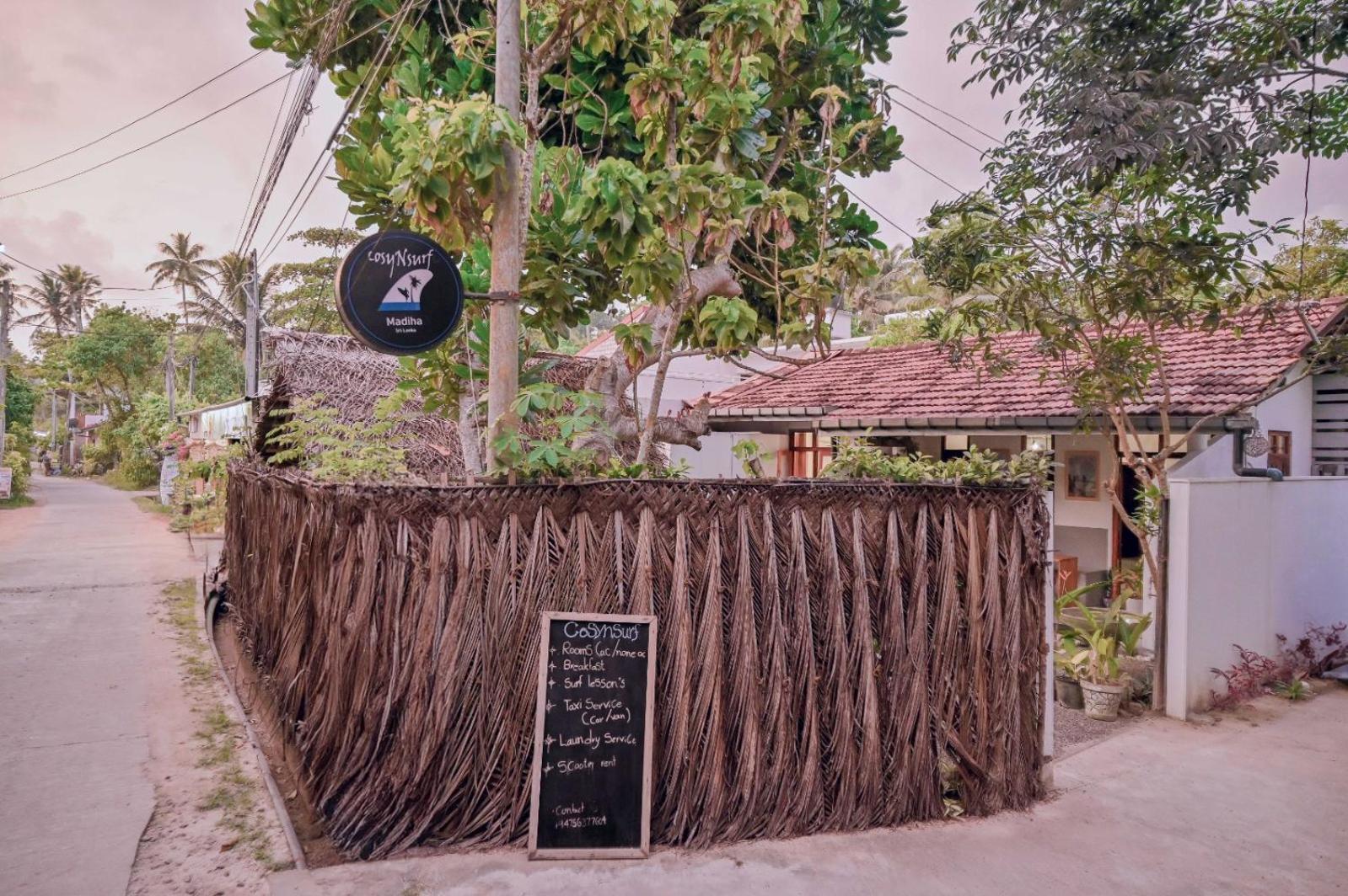 Bed and Breakfast Cosynsurf à Matara Extérieur photo